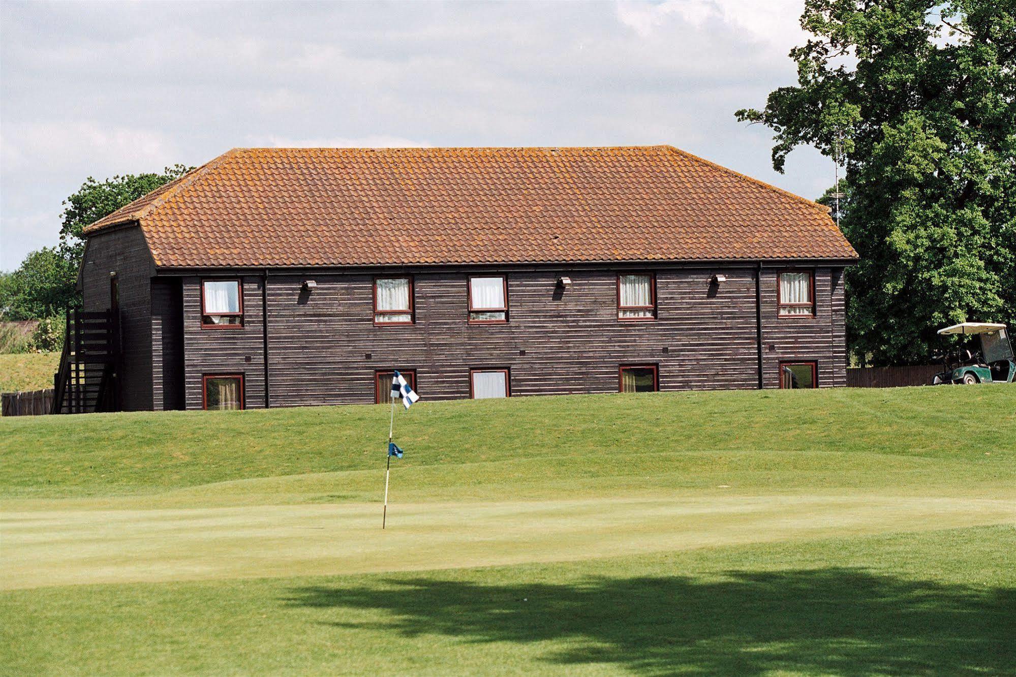 Weald Of Kent Golf Course And Hotel Headcorn Exterior photo