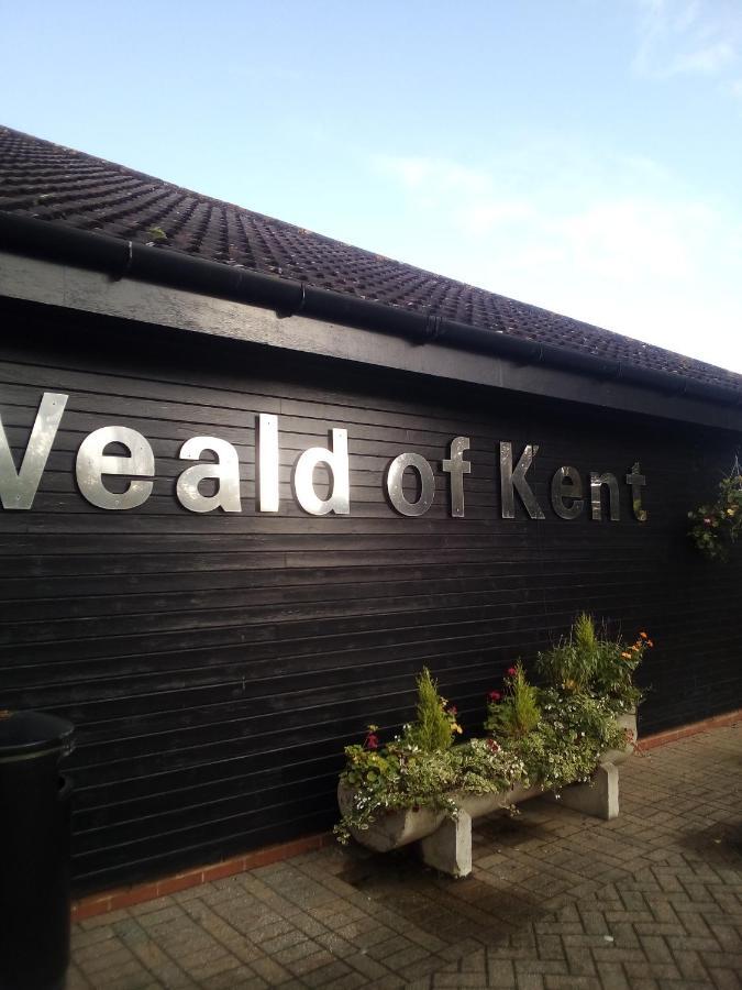 Weald Of Kent Golf Course And Hotel Headcorn Exterior photo